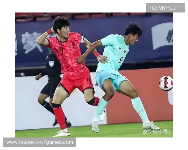 中国足球队备战亚洲杯 全力冲击四强目标 新老球员携手挑战强敌